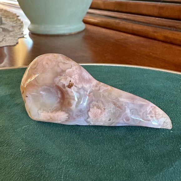 Raven skull Flower Agate carving - Picture 5 of 6